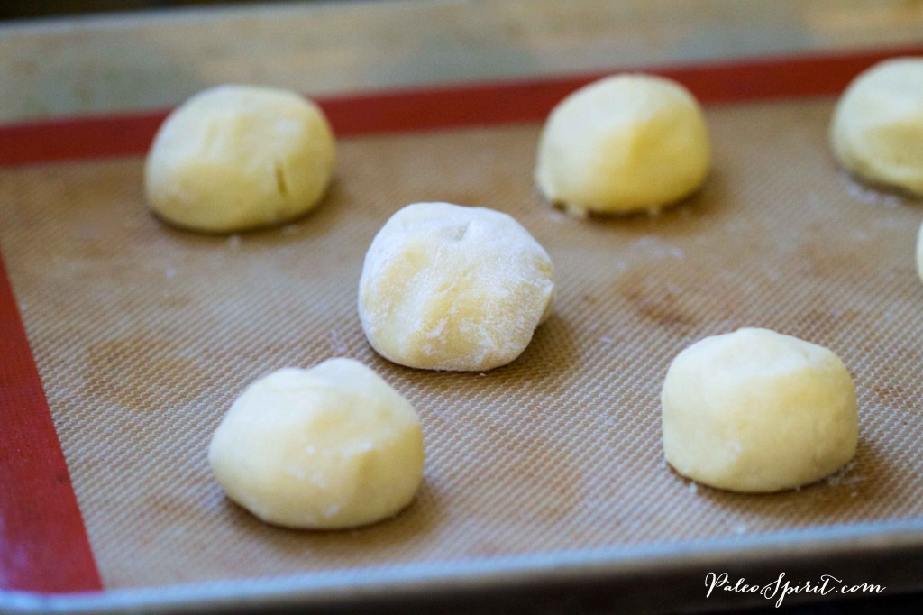 paleo dinner rolls dough